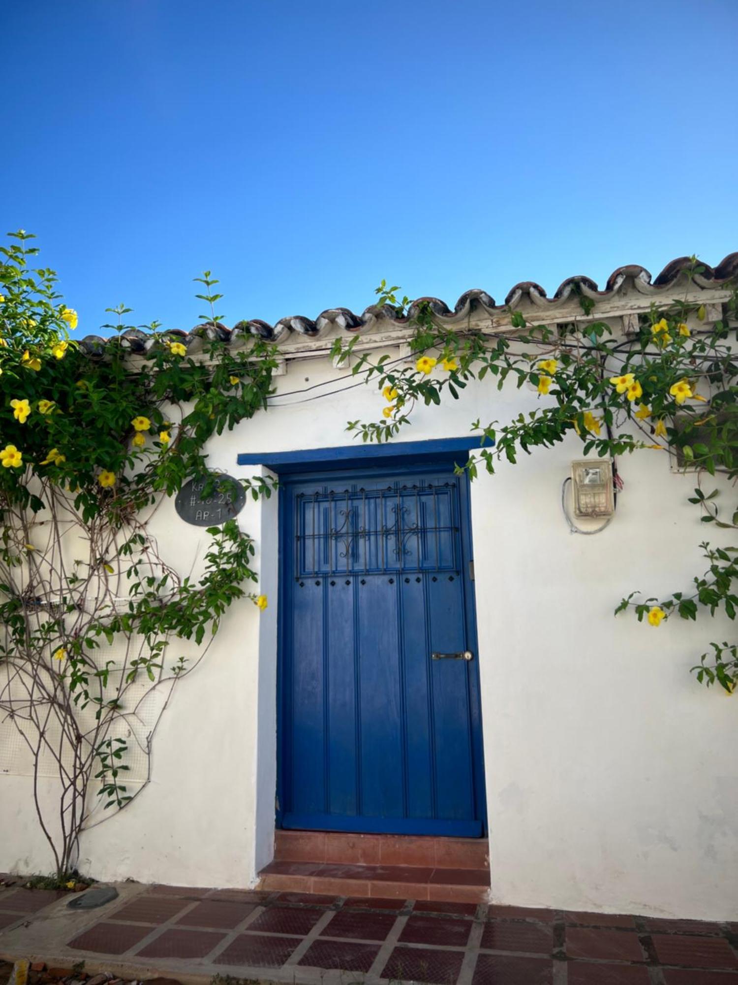 Familiar Puerta Azul